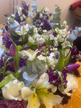 Load image into Gallery viewer, Valentine’s Day Flowers
