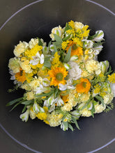 Load image into Gallery viewer, Valentine’s Day Flowers
